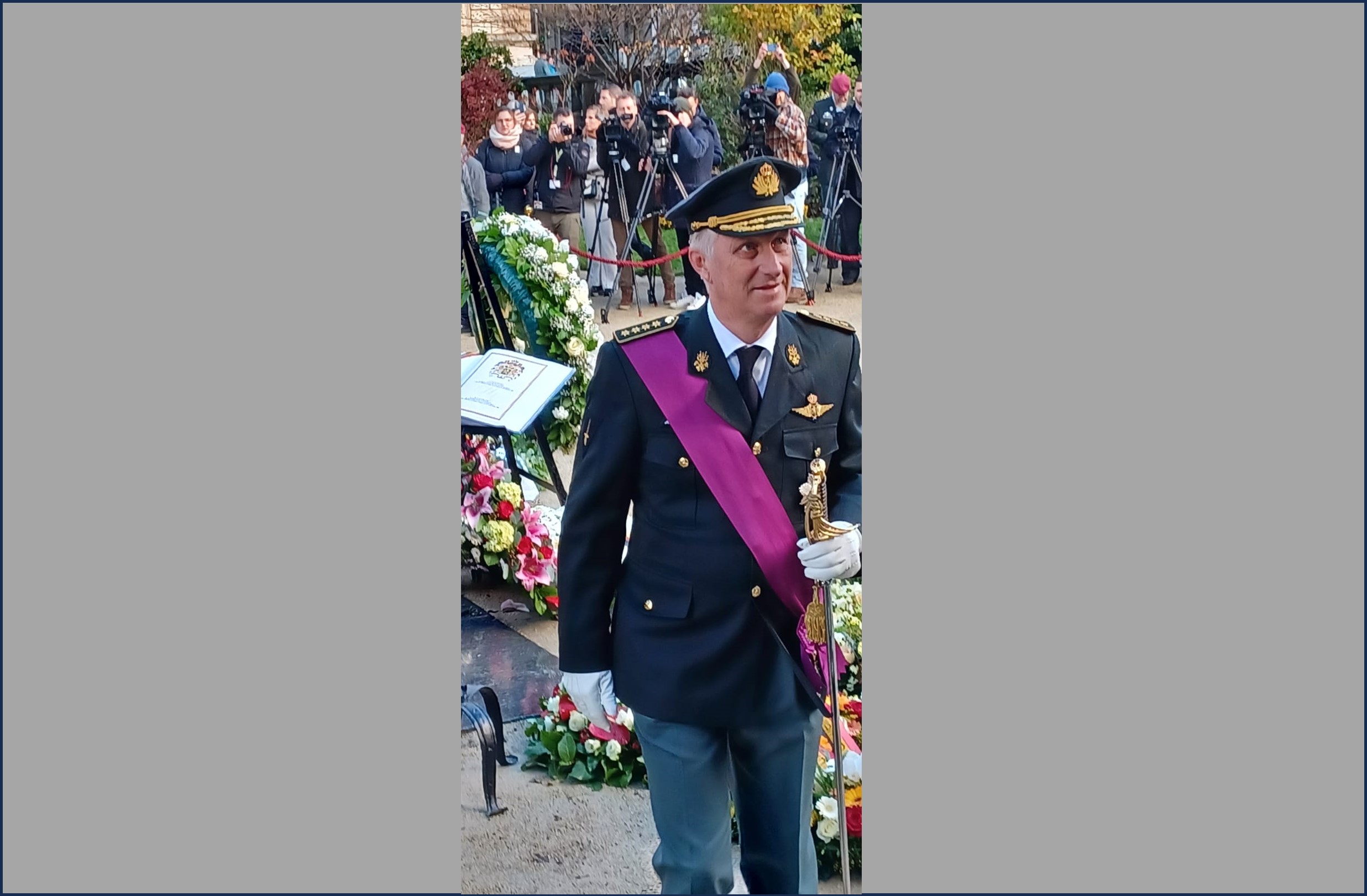 King Philippe at the column of the unknown soldier.