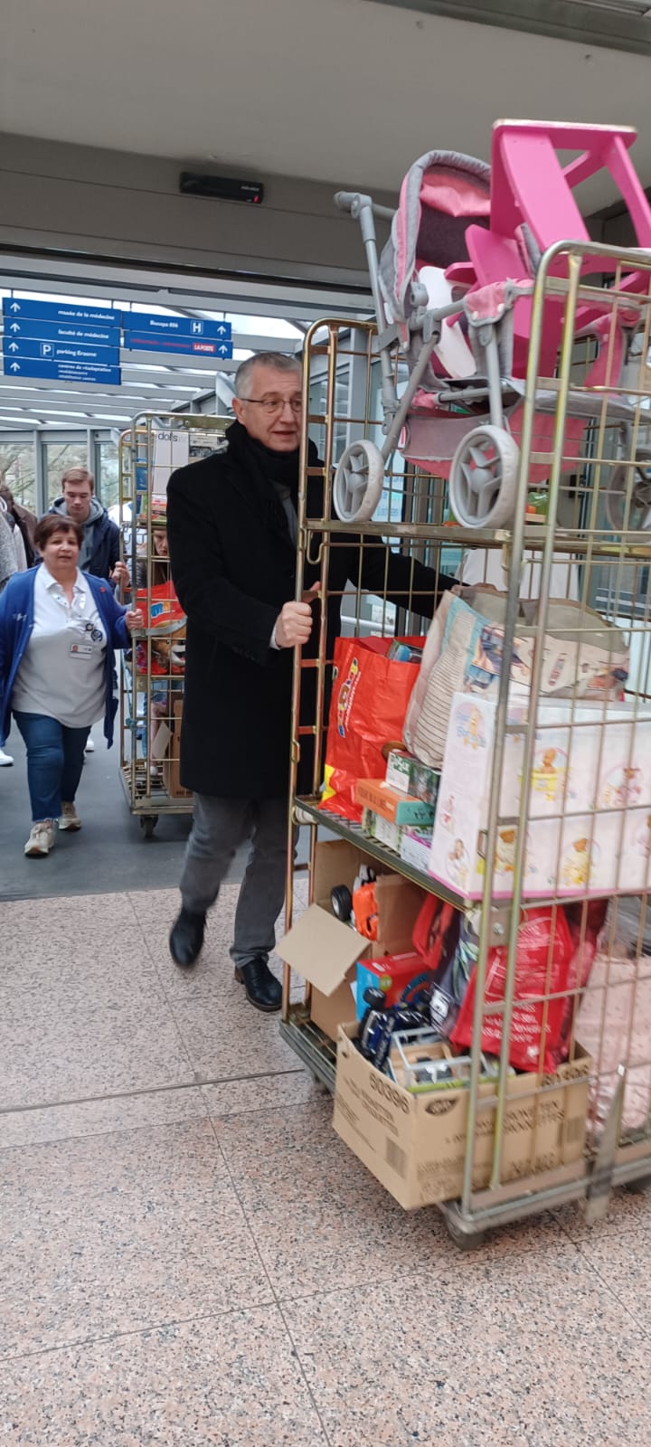 Toy distribution at the Erasme hospital, children's section